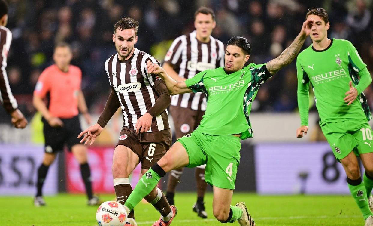 26岁日本球星助门兴4-0横扫圣保利，赢得德甲首胜